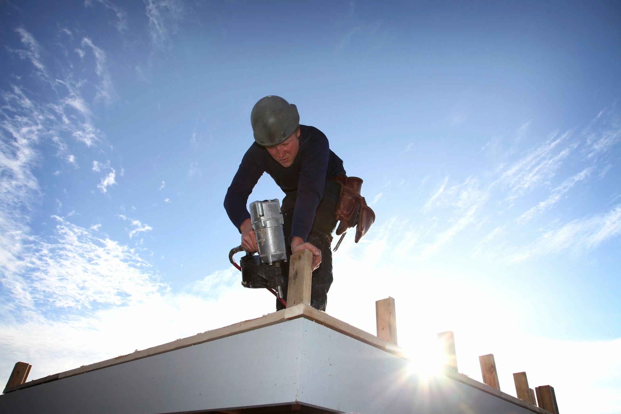 roof-installation-la-mesa Roofing contractor installing a shingle roof on a home in La Mesa, CA